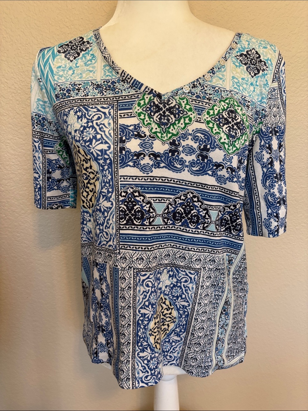 Chico's Blue, White & Green V-Neck Patterned Short Sleeve Top - Picture 1 of 7